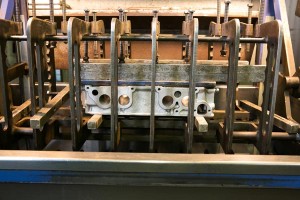 cylinder-head-in-pressure-testing-machine-side-view-2